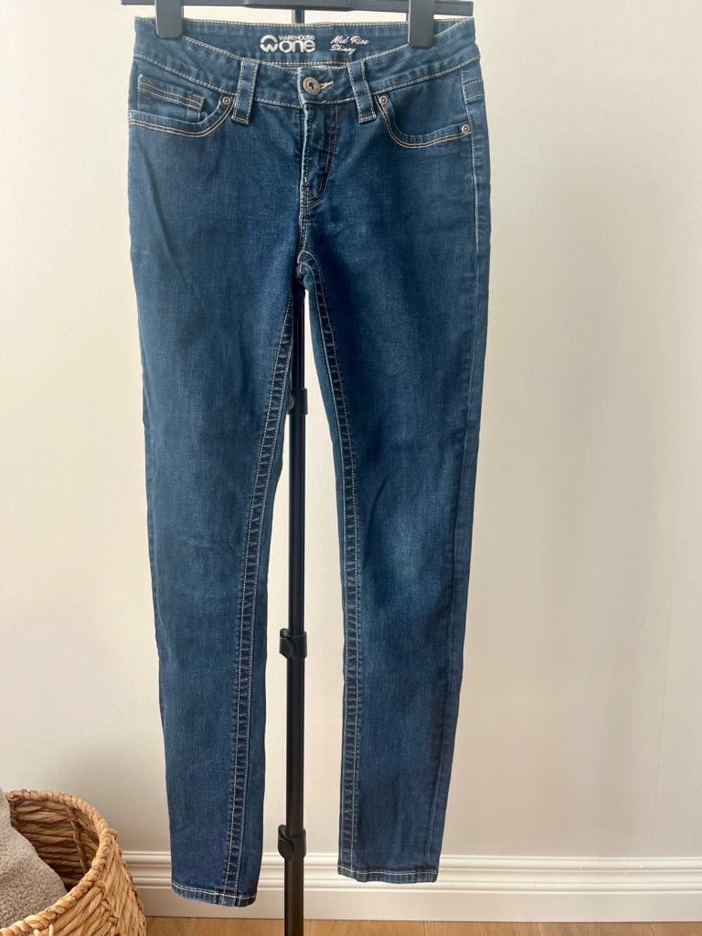 2/$15 Warehouse One Women’s Mid-Rise Skinny Jeans- US 28R